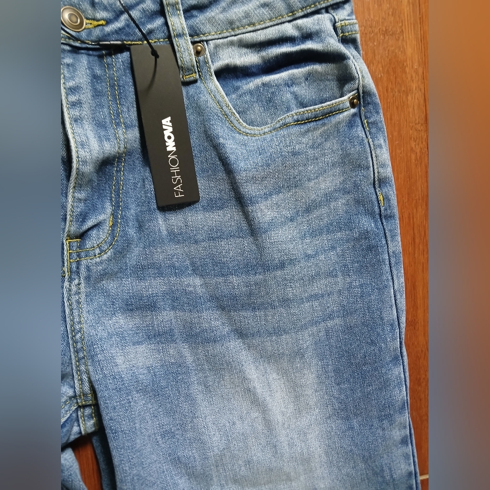 Stylish Fashion Nova Medium Wash Blue Straight Leg Jeans NWT - Picture 11 of 16